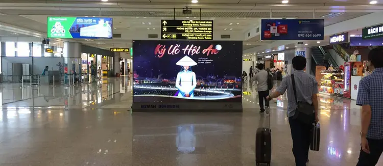 Chi phí quảng cáo tại sân bay đa dạng và phụ thuộc nhiều vào loại hình quảng cáo, thời gian triển khai chiến dịch