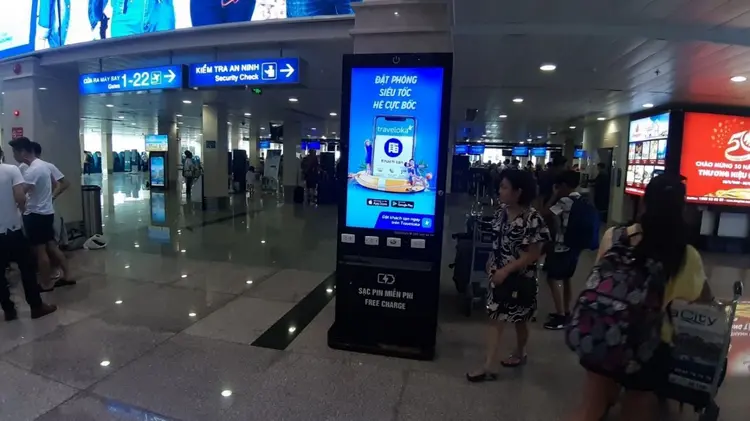 Quảng cáo từ trạm sạc sân bay tạo ra thời gian tiếp xúc đủ lâu để tiếp nhận thông điệp thương hiệu