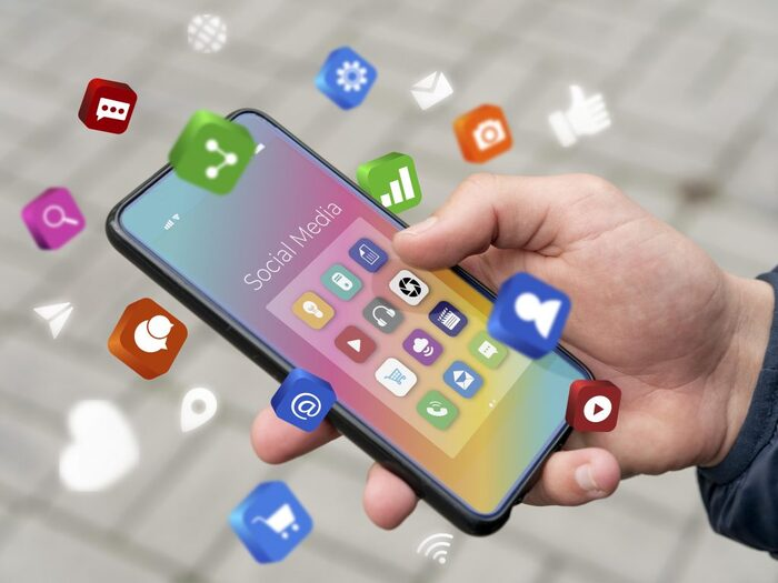 Cầu nối giữa thương hiệu và cộng đồng, đồng thời là nền tảng cập nhật thông tin nhanh chóng