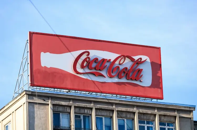 Doanh nghiệp tăng nhận diện thương hiệu qua các điểm hiển thị đông người.