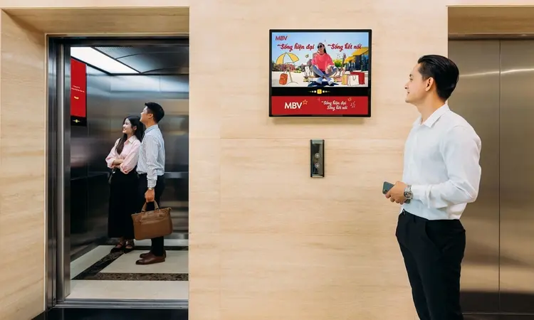 Thang máy có thời gian chờ đủ dài để người xem ghi nhớ thông điệp quảng cáo.