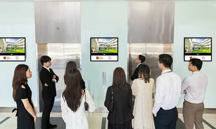 Màn hình treo tường thiết kế gọn nhẹ, phù hợp các khu vực có không gian hạn chế.