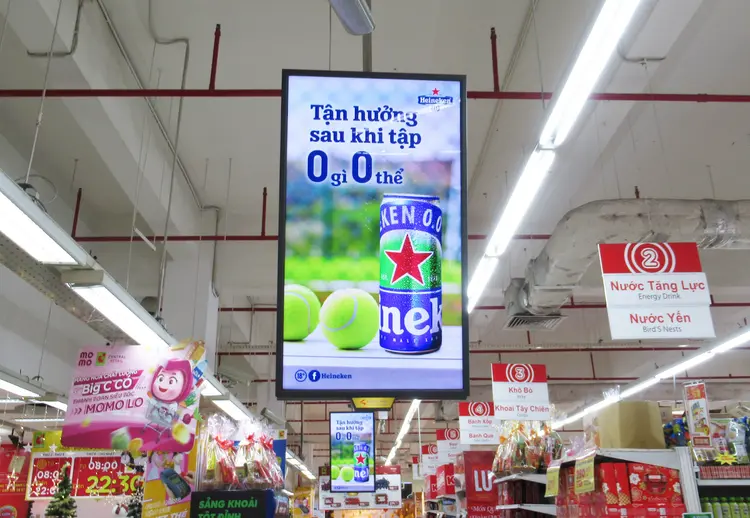 Quảng cáo tại trung tâm thương mại tiếp cận trực tiếp khách hàng đang có nhu cầu mua sắm.