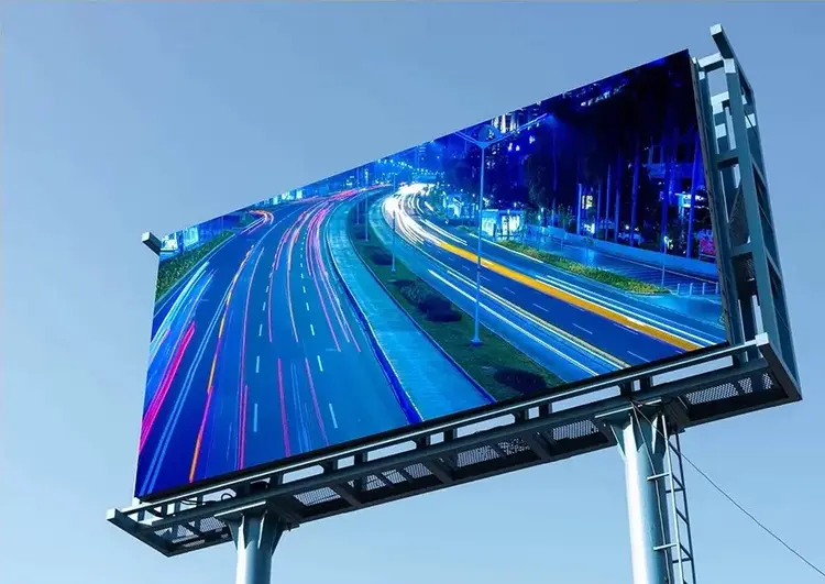 Màn hình lớn, bền bỉ, được lắp ghép từ các module, dùng phổ biến ở ngoài trời hoặc mặt tiền tòa nhà.