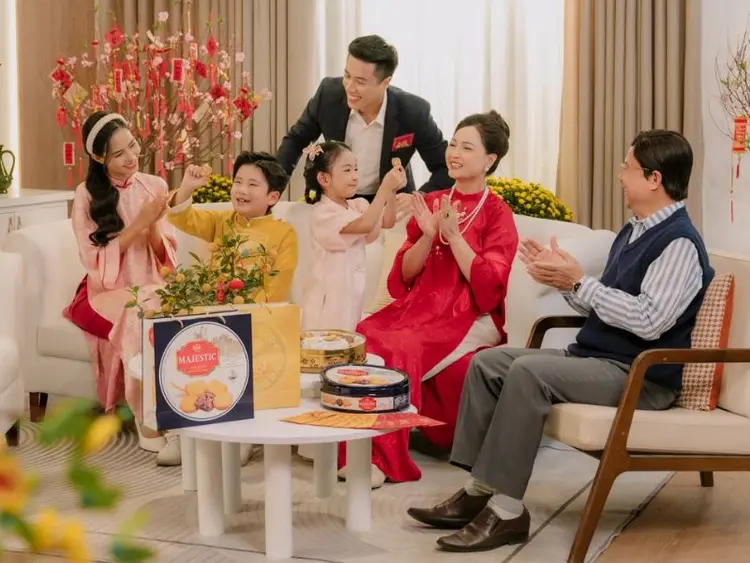 Richy dùng hình ảnh và thông điệp cảm xúc để khơi gợi giá trị gia đình trong dịp Tết.