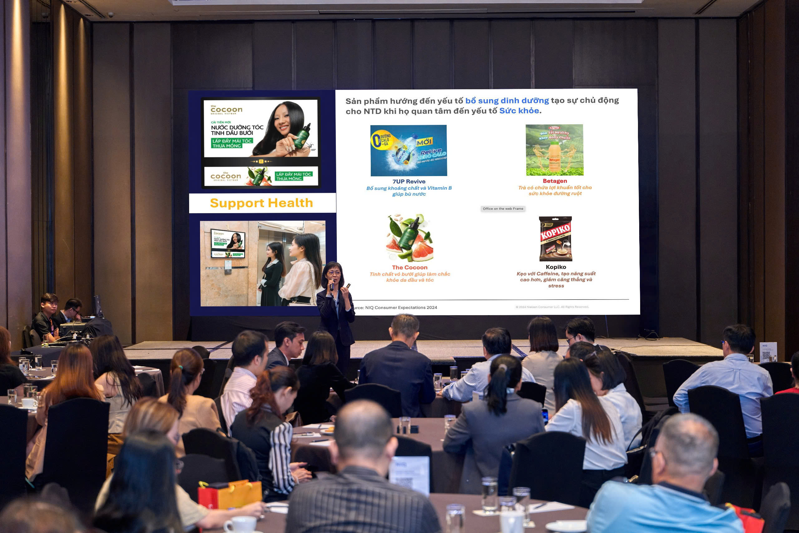 Ngoc Dung 女士在 FMCG 2025 活动上分享