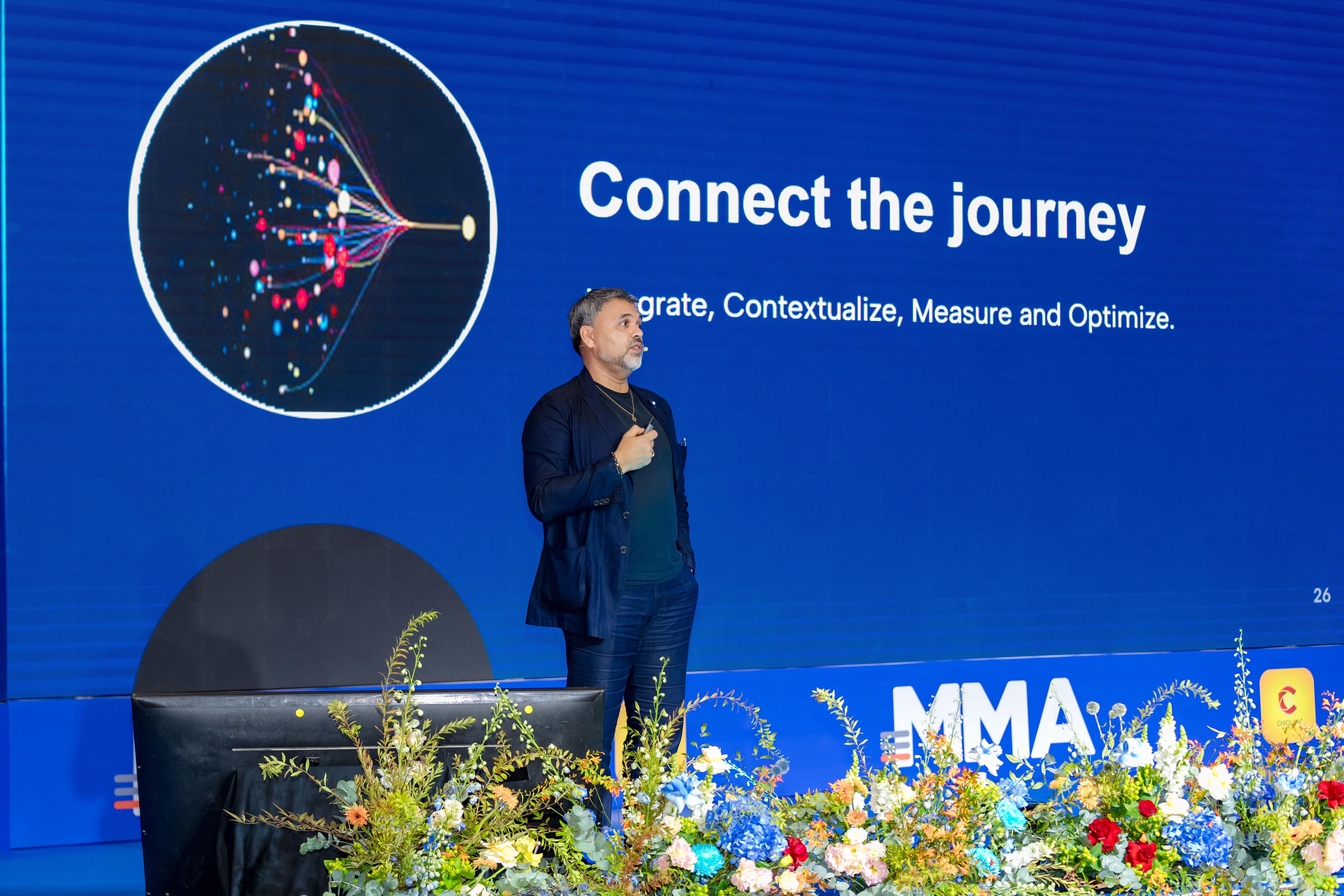 Mr. Dirk E.G. van Motman, Chairman of UN, shares insights on DOOH in the Customer Journey