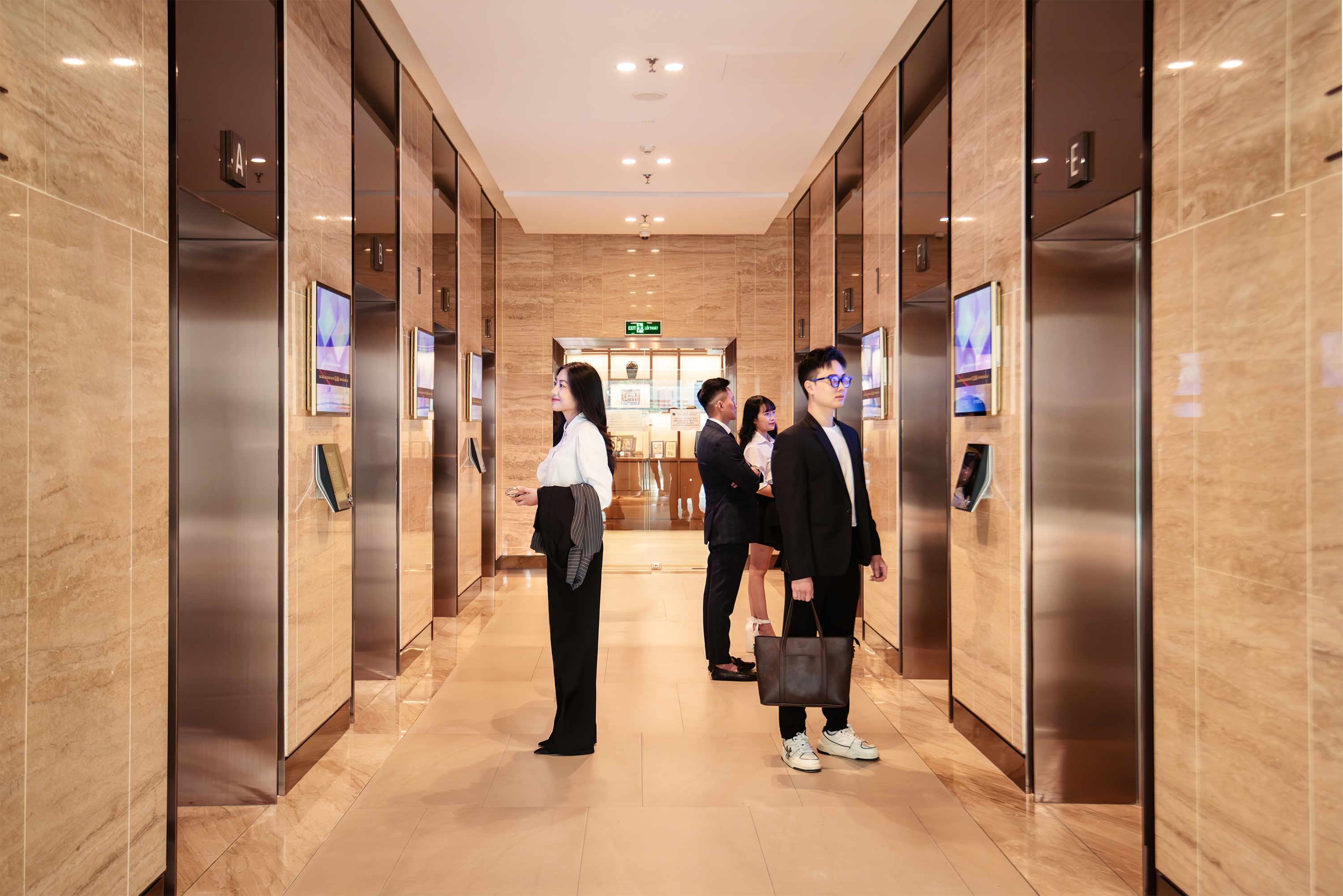 The elevator advertising screens of Chicilon Media receive high engagement