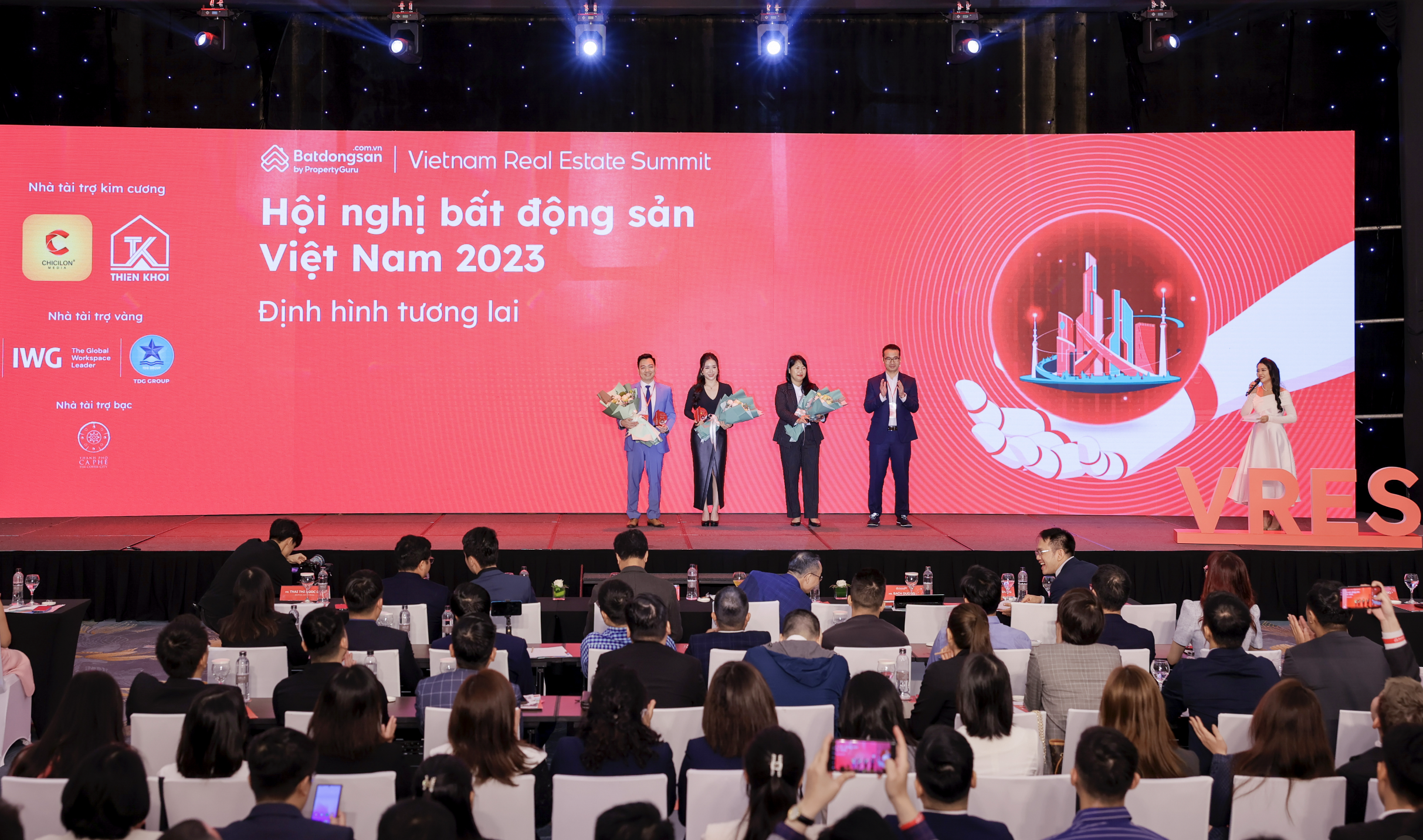 Chicilon Media representatives receive bouquets as the diamond sponsor at the event