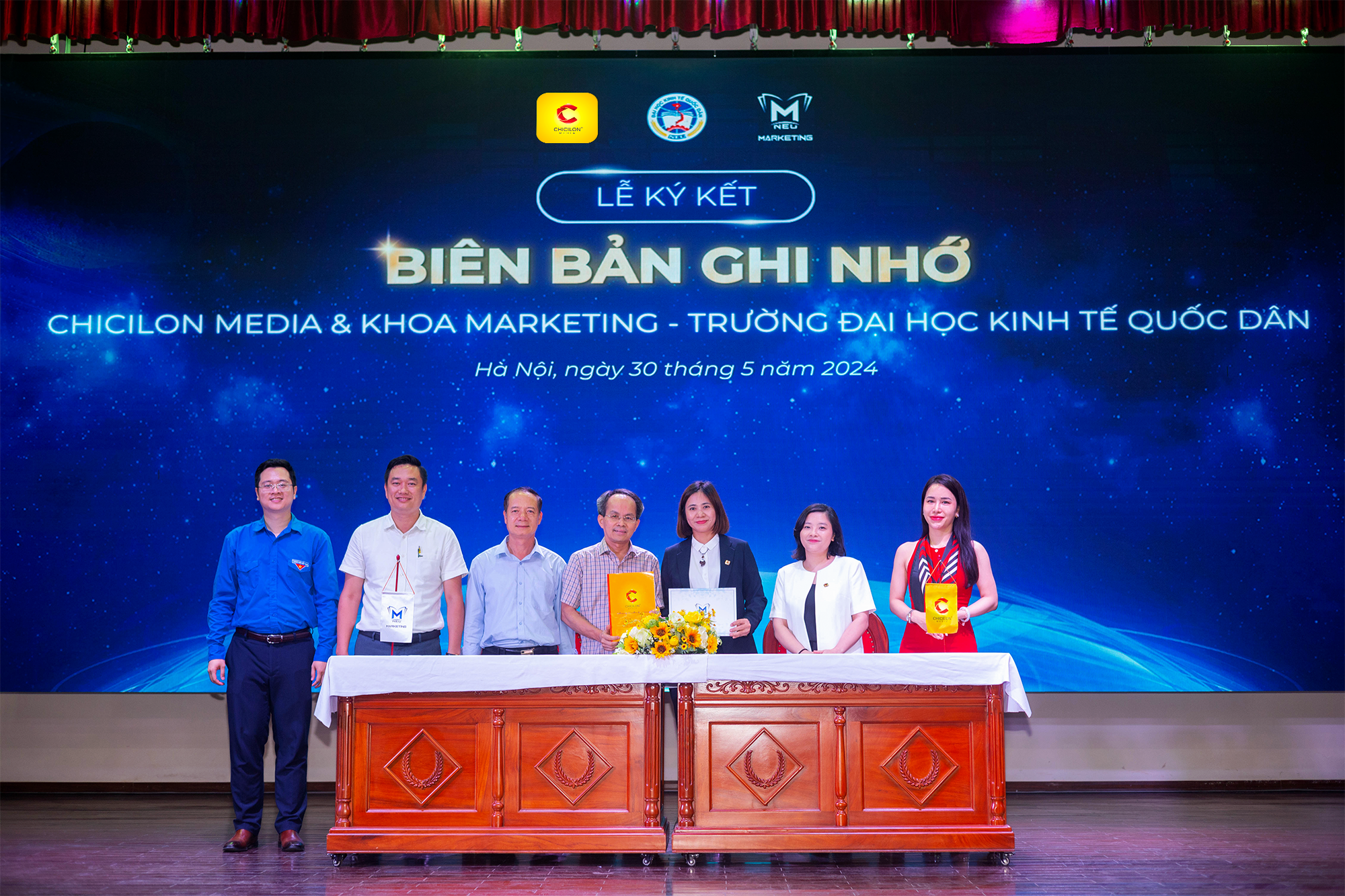 Đại diện Chicilon Media và Lãnh đạo khoa Markreting trường ĐH Kinh Tế Quốc Dân ký kết biên bản ghi nhớ hợp tác