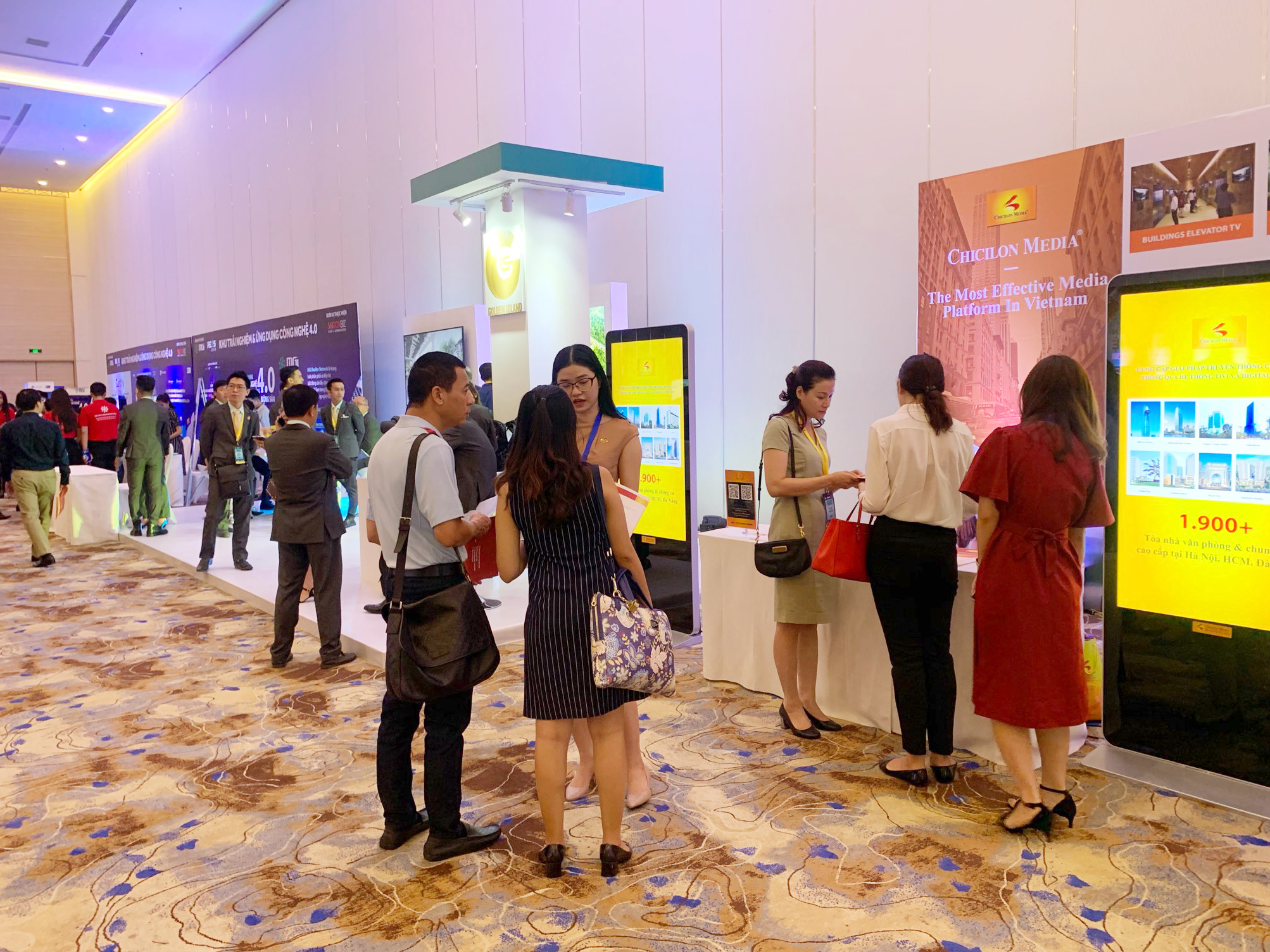 Thiết bị màn hình quảng cáo của Chicilon Media đặt tại sự kiện REAS 2019