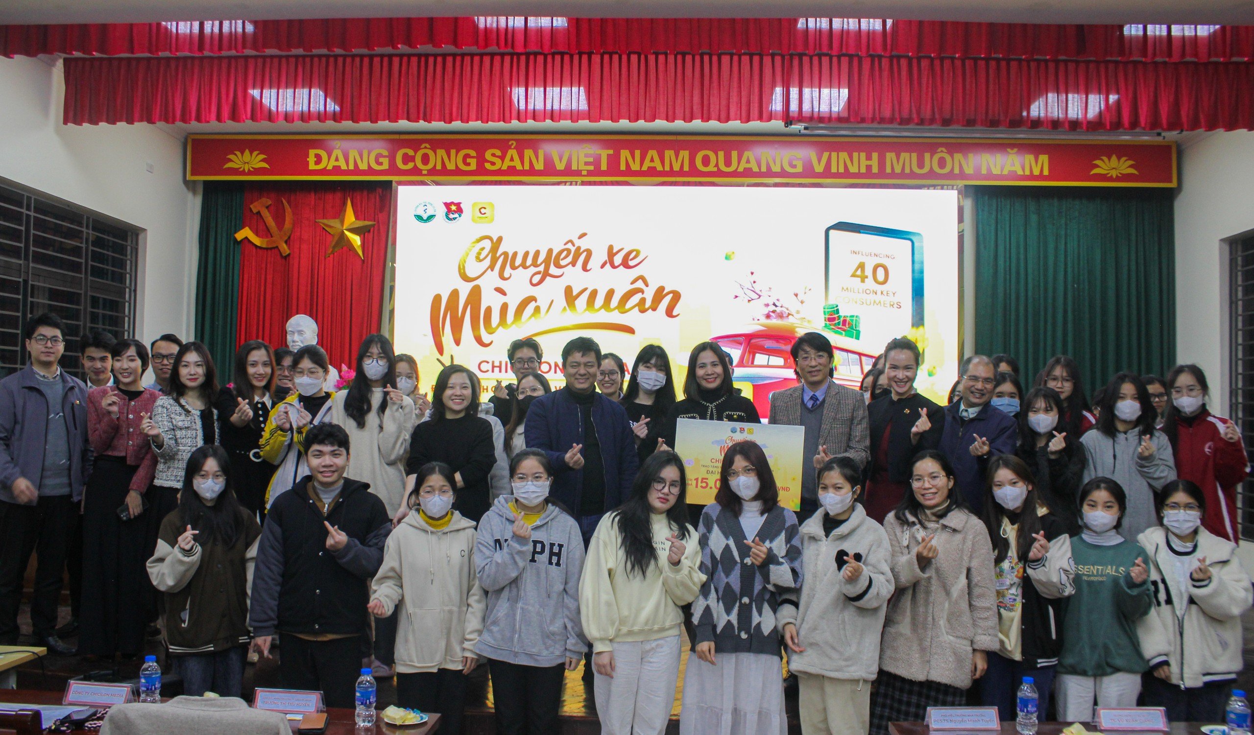 Trao cơ hội là trao yêu thương, khoảnh khắc sum vầy với gia đình đã ở rất gần với các em sinh viên Đại học Dược Hà Nội