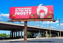 Billboard là gì? Quảng cáo ngoài trời và trong nhà lựa chọn nào tối ưu?